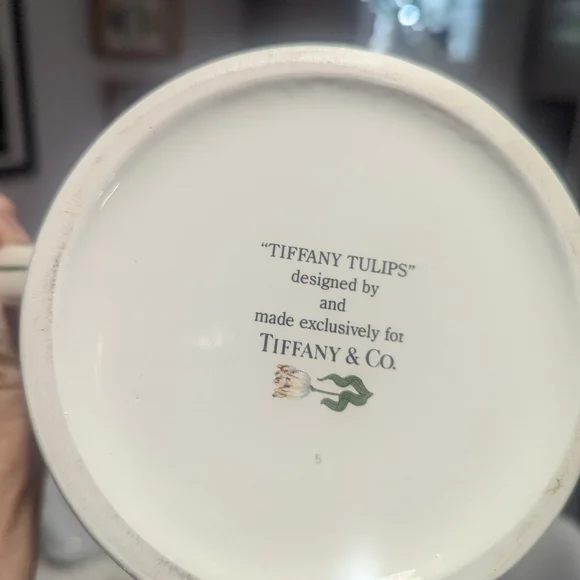 Tiffany Tulips Pattern water pitcher. - Picture 3 of 7